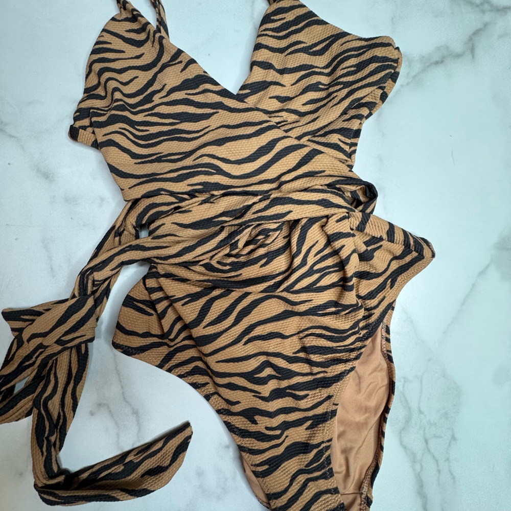 Aerie Full Coverage Pique Tiger Print Swimsuit in Black and Tan - Sz Lg/Long NWT - Picture 5 of 7